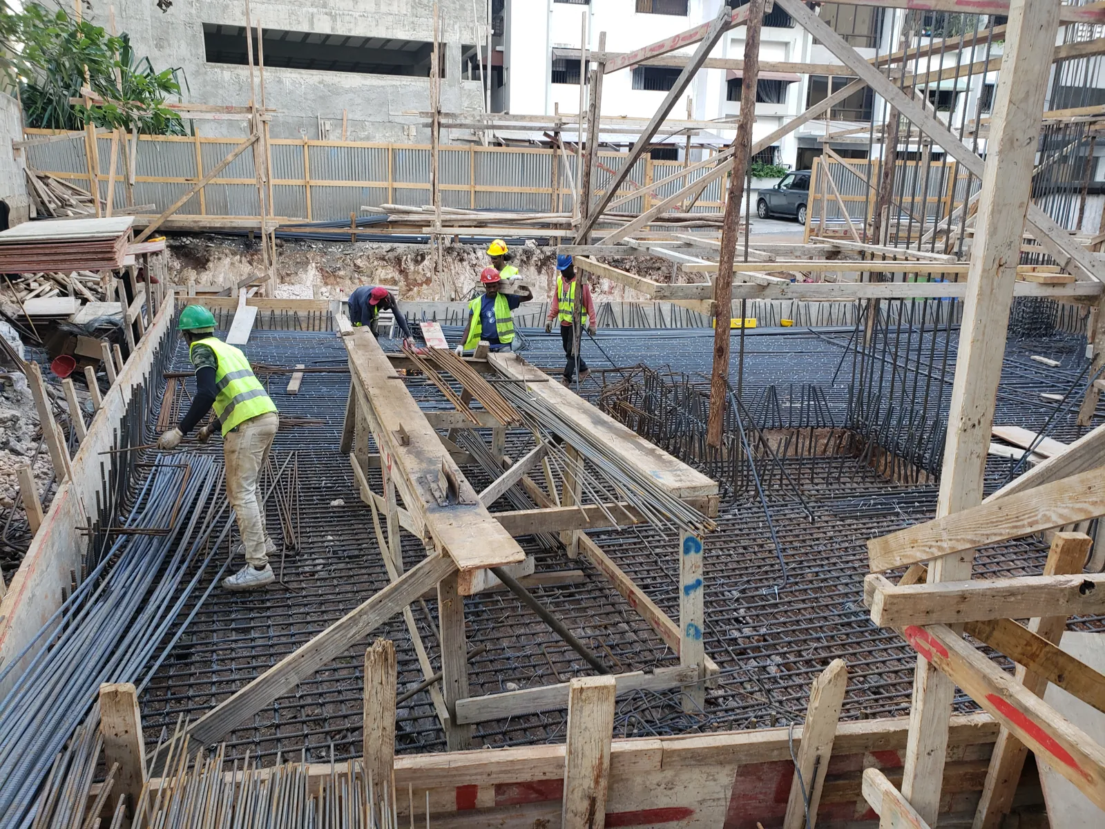 Armado de acero y encofrados de la estructura — Residencial Priscilla III, La Esperilla