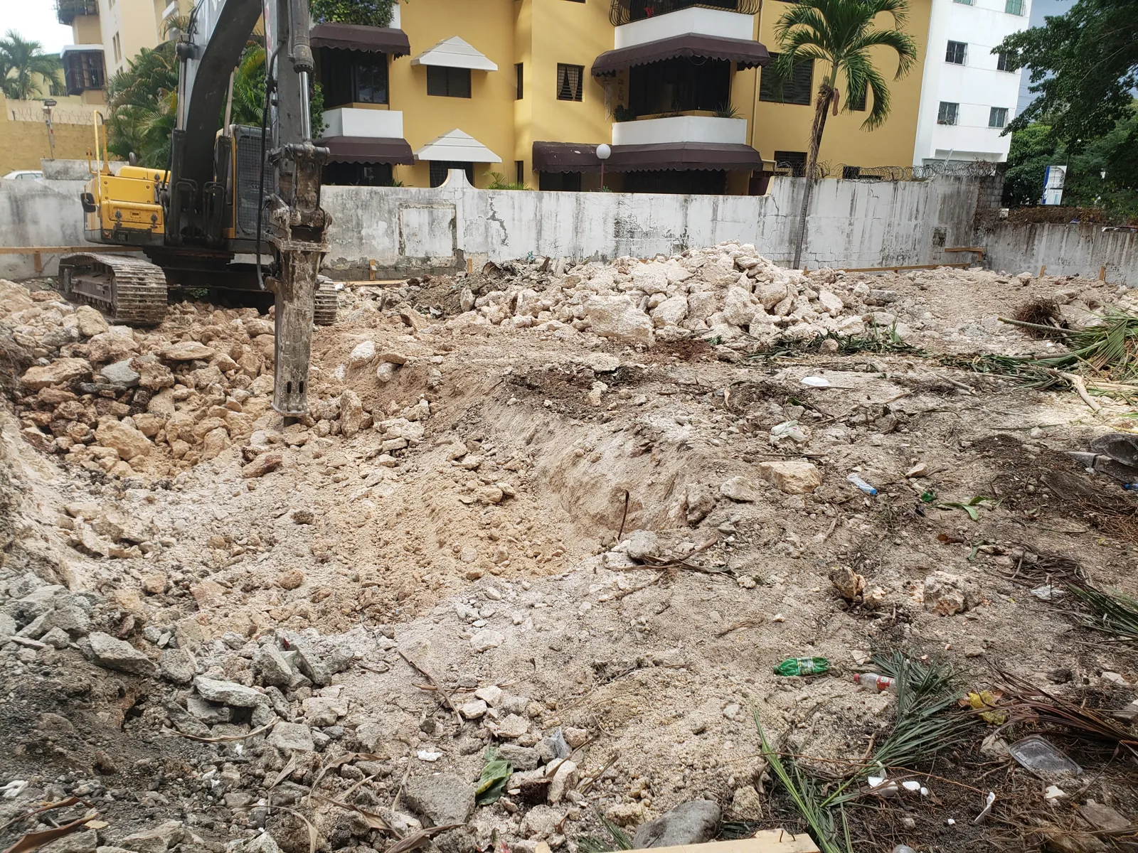 Excavación durante los movimientos de tierra — Residencial Priscilla III, La Esperilla