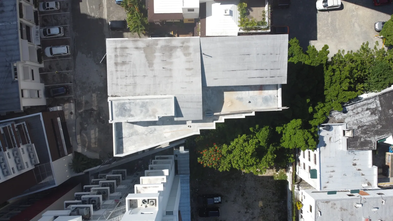 Vista aérea final de la cubierta del edificio — Residencial Priscilla III, La Esperilla