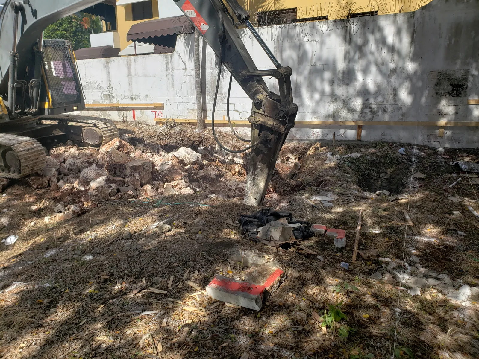Preparación del terreno con maquinaria — Residencial Priscilla III, La Esperilla