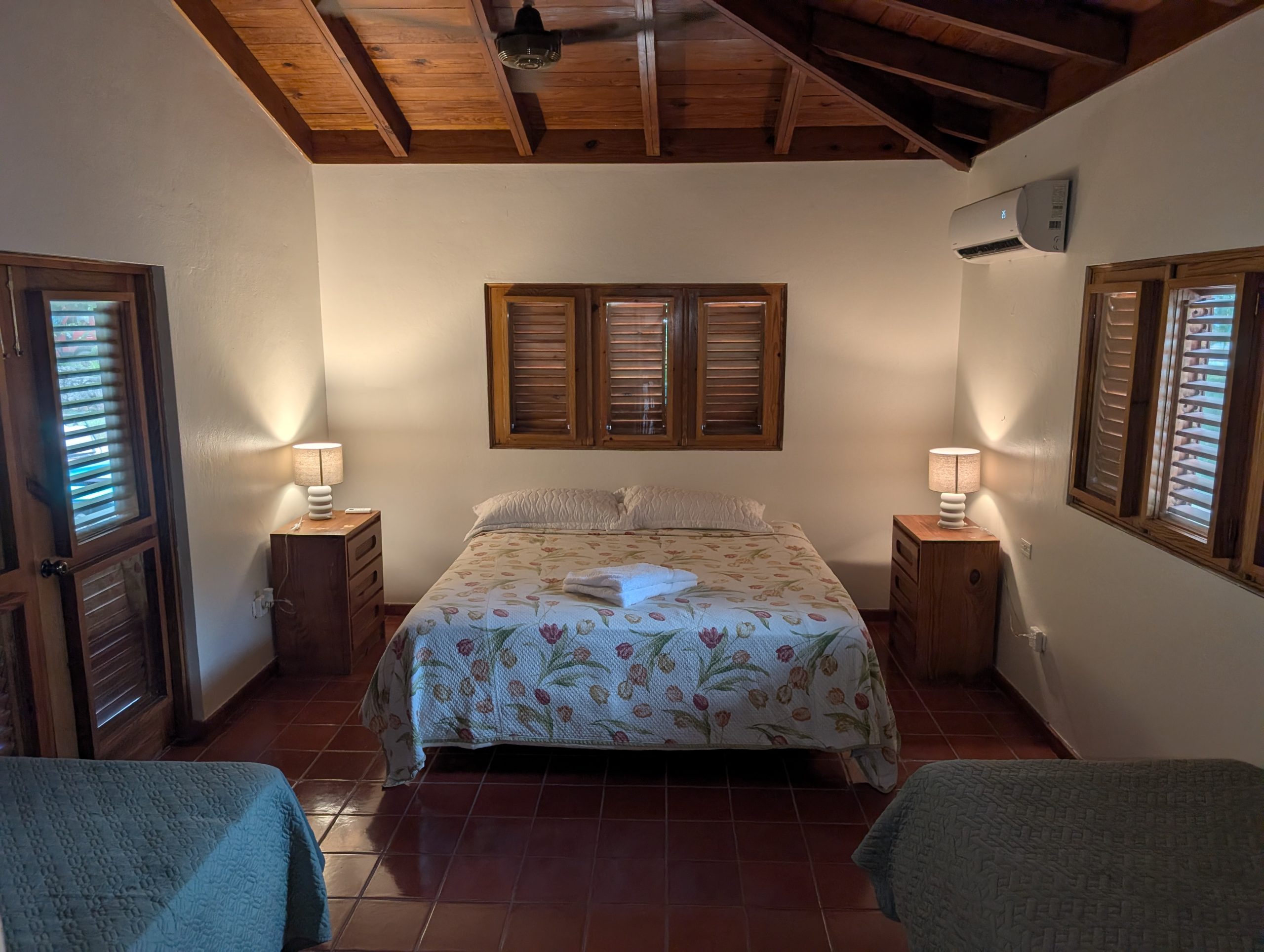 Habitación de la villa en Casa de Campo después de la remodelación